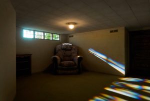 Conheça Backrooms, o terror da internet que agora ganha as salas de cinema!